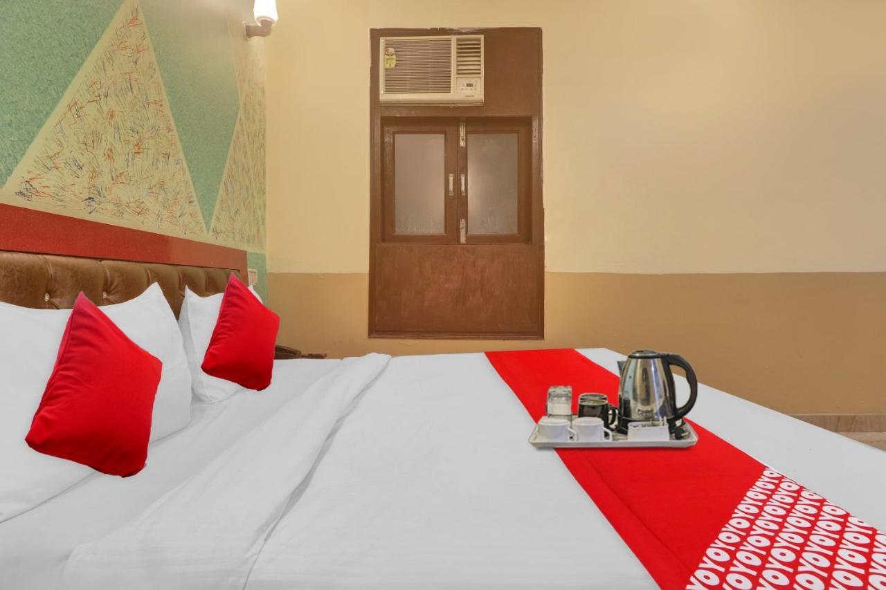 Hotel O Prince Home Stay Near Ambience Mall New Delhi Luaran gambar