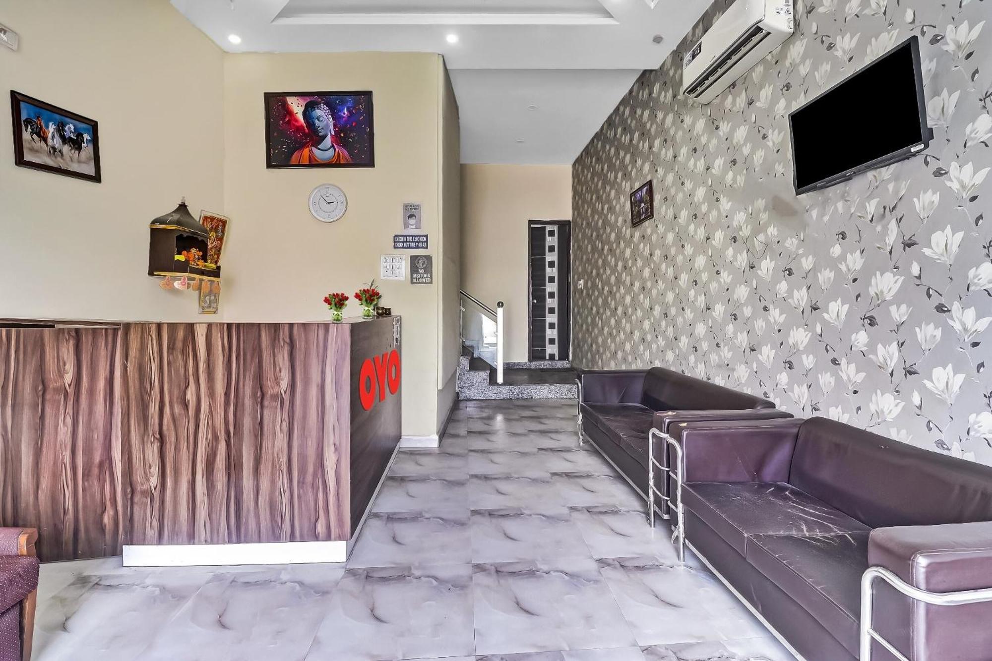 Hotel O Prince Home Stay Near Ambience Mall New Delhi Luaran gambar