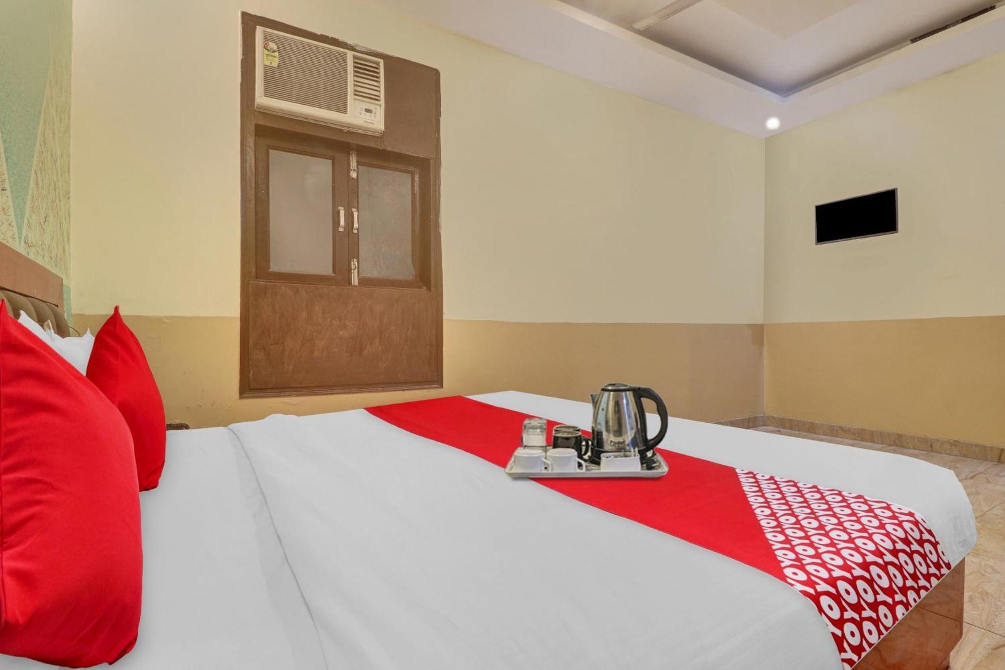Hotel O Prince Home Stay Near Ambience Mall New Delhi Luaran gambar