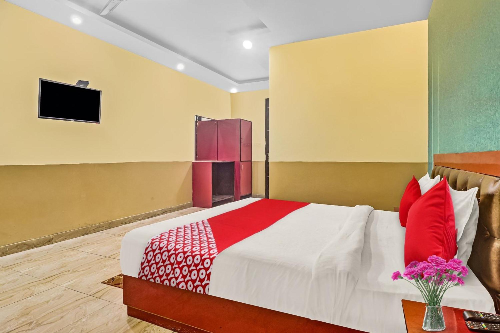 Hotel O Prince Home Stay Near Ambience Mall New Delhi Luaran gambar