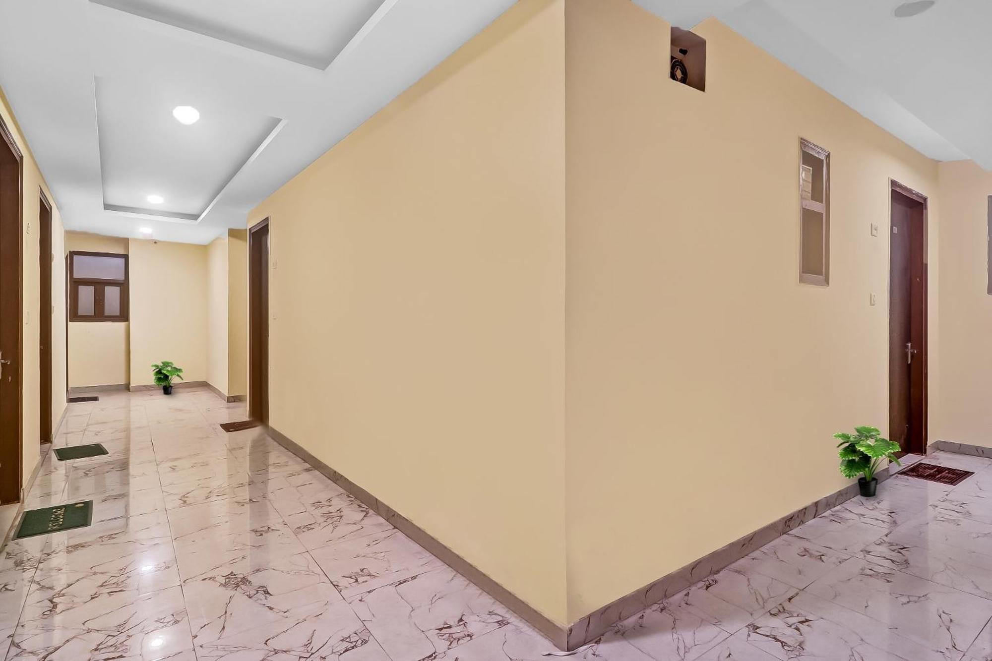 Hotel O Prince Home Stay Near Ambience Mall New Delhi Luaran gambar