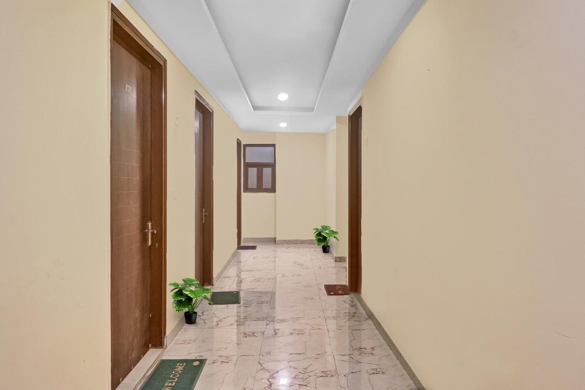 Hotel O Prince Home Stay Near Ambience Mall New Delhi Luaran gambar